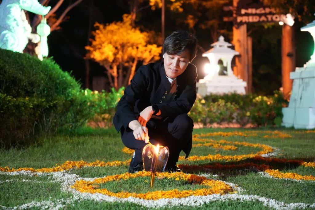 เชียงใหม่ไนท์ซาฟารีคึกคัก นักท่องเที่ยวจุดผางประทีบ คืนจันทรุปราคา เชียงใหม่ไนท์ซาฟารีคึกคัก นักท่องเที่ยวจุดผางประทีบ คืนจันทรุปราคา