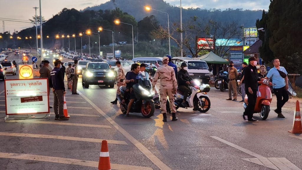 ตำรวจเข้ม ทริปน้ำไม่อาบ จับกุมรถ 200 กว่าคัน ตำรวจเข้ม ทริปน้ำไม่อาบ จับกุมรถ 200 กว่าคัน