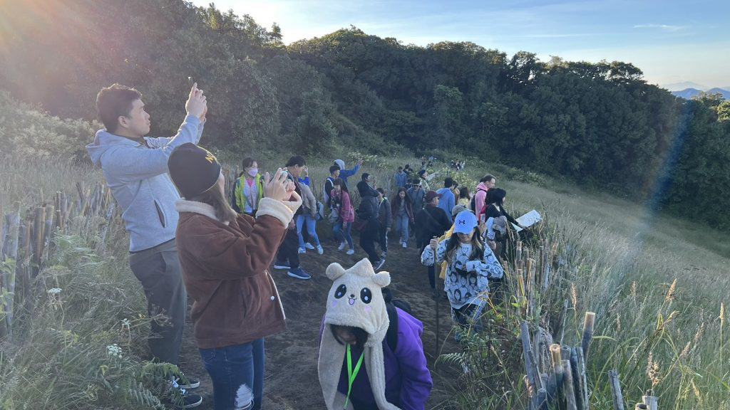 ยอดดอยอินทนนท์ 4 องศา พบยอดนักท่องเที่ยวสะสมเกือบ 1 แสนคน ยอดดอยอินทนนท์ 4 องศา พบยอดนักท่องเที่ยวสะสมเกือบ 1 แสนคน