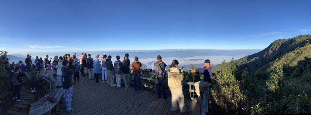 ยอดดอยอินทนนท์ 4 องศา พบยอดนักท่องเที่ยวสะสมเกือบ 1 แสนคน ยอดดอยอินทนนท์ 4 องศา พบยอดนักท่องเที่ยวสะสมเกือบ 1 แสนคน