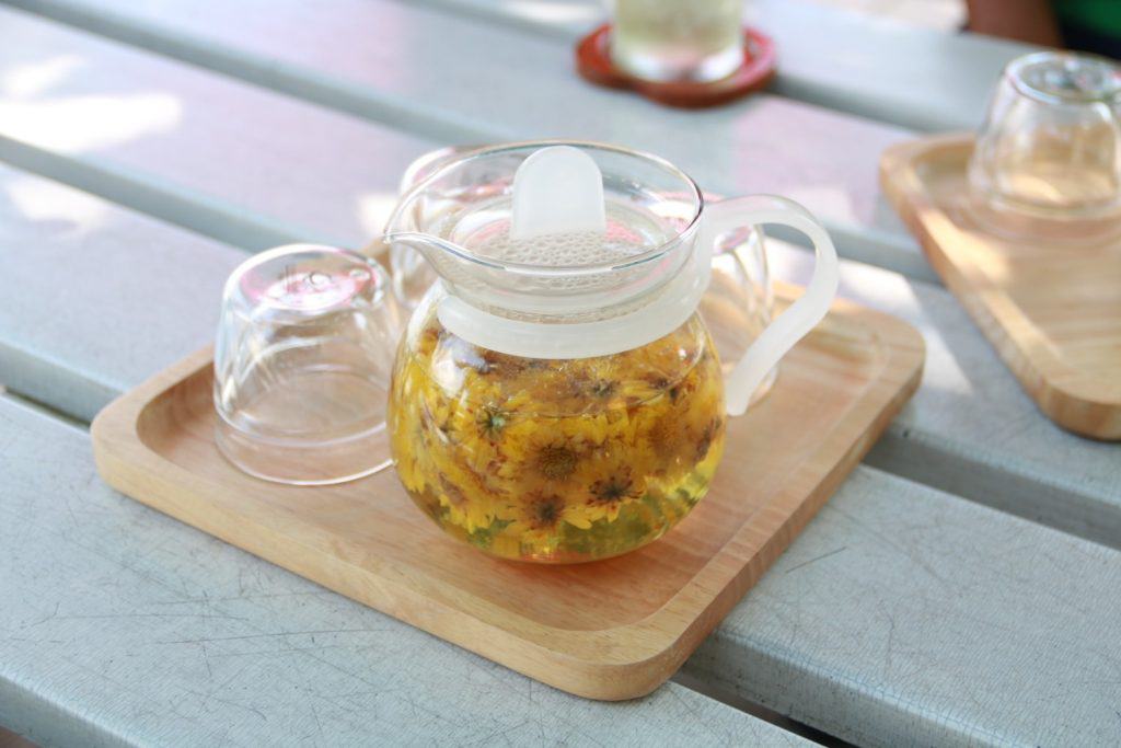 "สวนบัวชมพู ณ จอมคีรีฯชีวิตอินทรีย์ที่มีชีวา" "สวนบัวชมพู ณ จอมคีรีฯชีวิตอินทรีย์ที่มีชีวา"