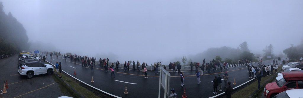 สุขสุดบนยอดอินทนนท์ นทท.อุ้มลูกน้อยรับลมหนาว สุขสุดบนยอดอินทนนท์ นทท.อุ้มลูกน้อยรับลมหนาว