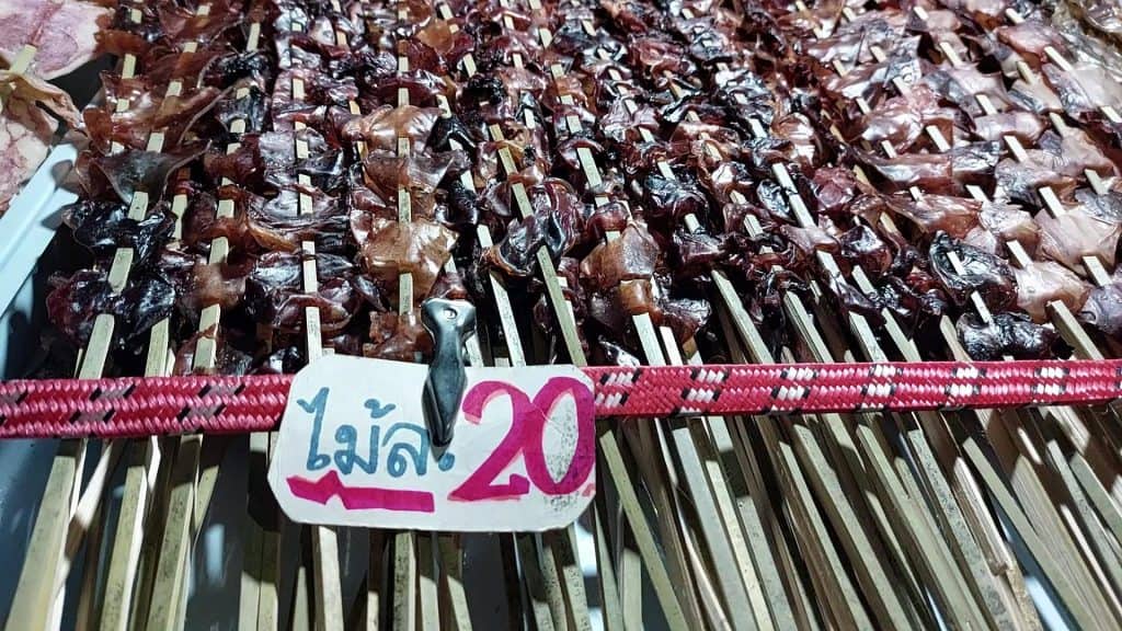 หมึกแห้งเสียบไม้ อาชีพปังทำรายได้หน้าหนาว หมึกแห้งเสียบไม้ อาชีพปังทำรายได้หน้าหนาว