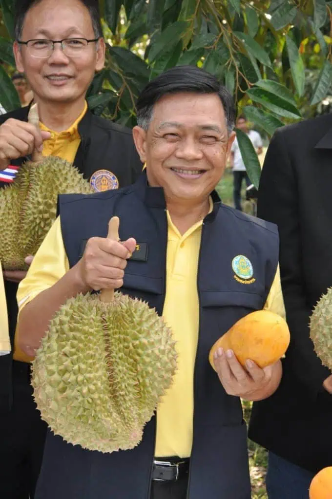 "เฉลิมชัย" สั่งฑูตเกษตรตรวจสอบข่าวพ่อค้าจีนขายทุเรียนไทยด้อยคุณภาพในเซี่ยงไฮ้