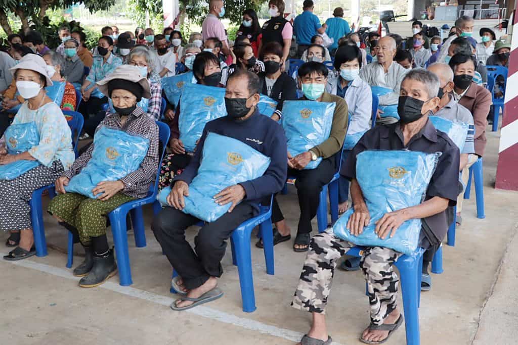 นพค.32 มอบผ้าห่มให้กับประชาชนผู้ประสบภัยหนาว นพค.32 มอบผ้าห่มให้กับประชาชนผู้ประสบภัยหนาว