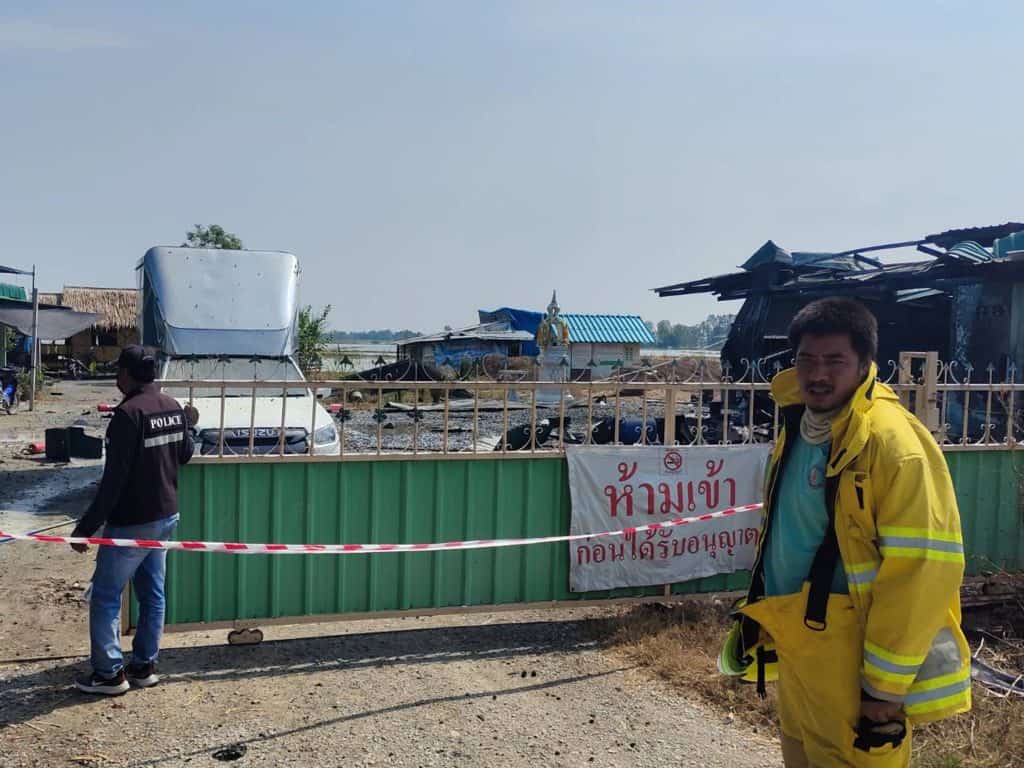 บึ้มสนั่น! โรงงานพลุระเบิด คนงานหนีตาย ถูกไฟดับ ราย บาดเจ็บ 3 คน บึ้มสนั่น! โรงงานพลุระเบิด คนงานหนีตาย ถูกไฟดับ ราย บาดเจ็บ 3 คน