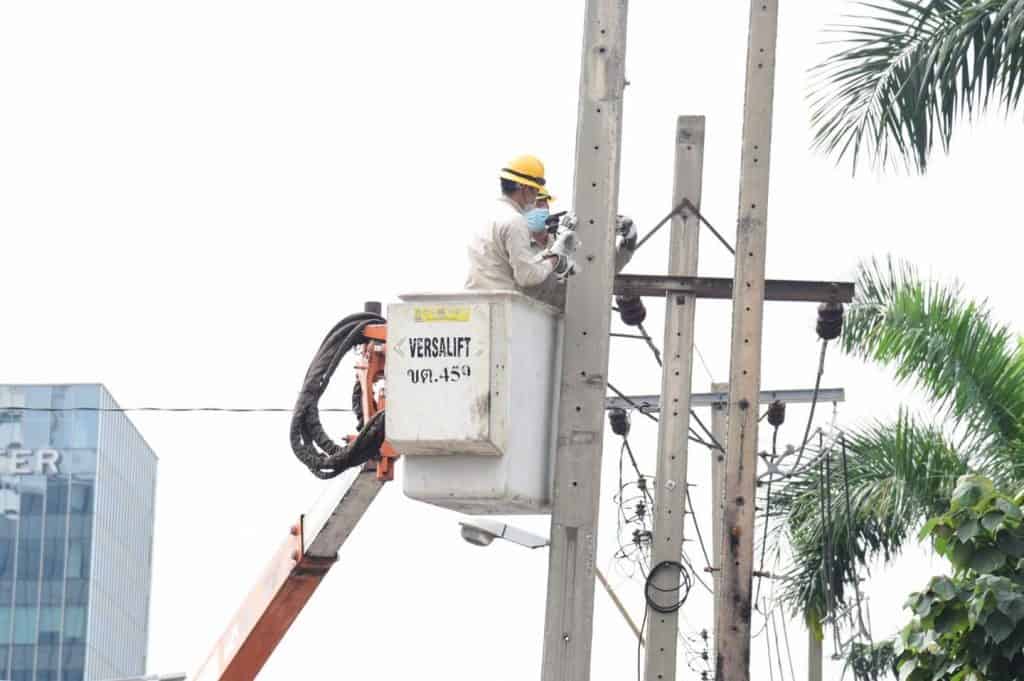 การไฟฟ้า ลุยถอนเสาไฟ หน้าศูนย์สิริกิติ์ เนรมิตทัศนียภาพรับเอเปก 2022 การไฟฟ้า ลุยถอนเสาไฟ หน้าศูนย์สิริกิติ์ เนรมิตทัศนียภาพรับเอเปก 2022