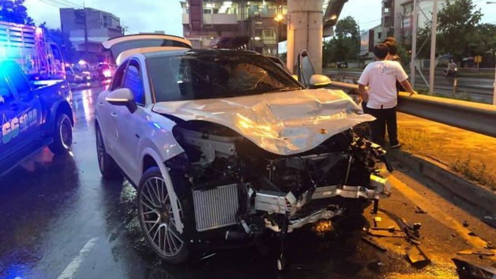 จำคุก 3 ปี ปรับ 1 แสน“หมอ รพ.ตร.”เมาซิ่งปอร์เช่ชนดับ 2 สาหัส 1 จำคุก 3 ปี ปรับ 1 แสน“หมอ รพ.ตร.”เมาซิ่งปอร์เช่ชนดับ 2 สาหัส 1