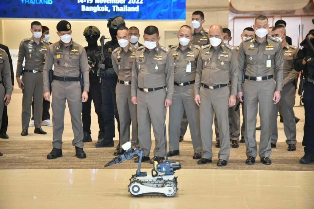 ผบ.ตร. ติวเข้มชุดปฎิบัติการพิเศษด้านความปลอดภัย สร้างความเชื่อมั่นประชุมเอเปค ผบ.ตร. ติวเข้มชุดปฎิบัติการพิเศษด้านความปลอดภัย สร้างความเชื่อมั่นประชุมเอเปค