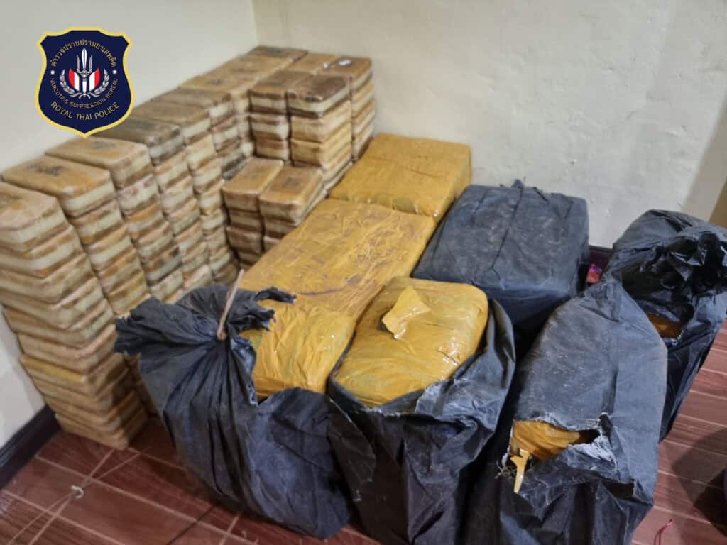 รวบ 2 ผัวเมีย เอเย่นต์รายใหญ่ภาคกลาง เช่าโกดังซุกยาบ้า4ล้านเม็ด รวบ 2 ผัวเมีย เอเย่นต์รายใหญ่ภาคกลาง เช่าโกดังซุกยาบ้า4ล้านเม็ด