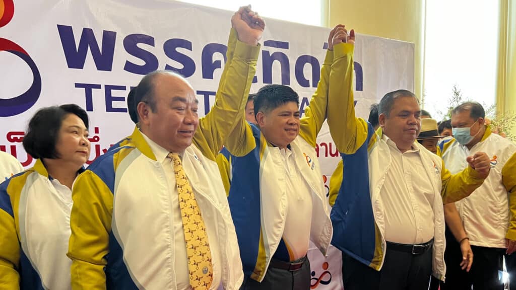 “แรมโบ้”ผงาดนั่งหัวหน้าพรรคเทิดไท ย้ำหนุน”บิ๊กตู่”เป็นนายกฯต่อ “แรมโบ้”ผงาดนั่งหัวหน้าพรรคเทิดไท ย้ำหนุน”บิ๊กตู่”เป็นนายกฯต่อ