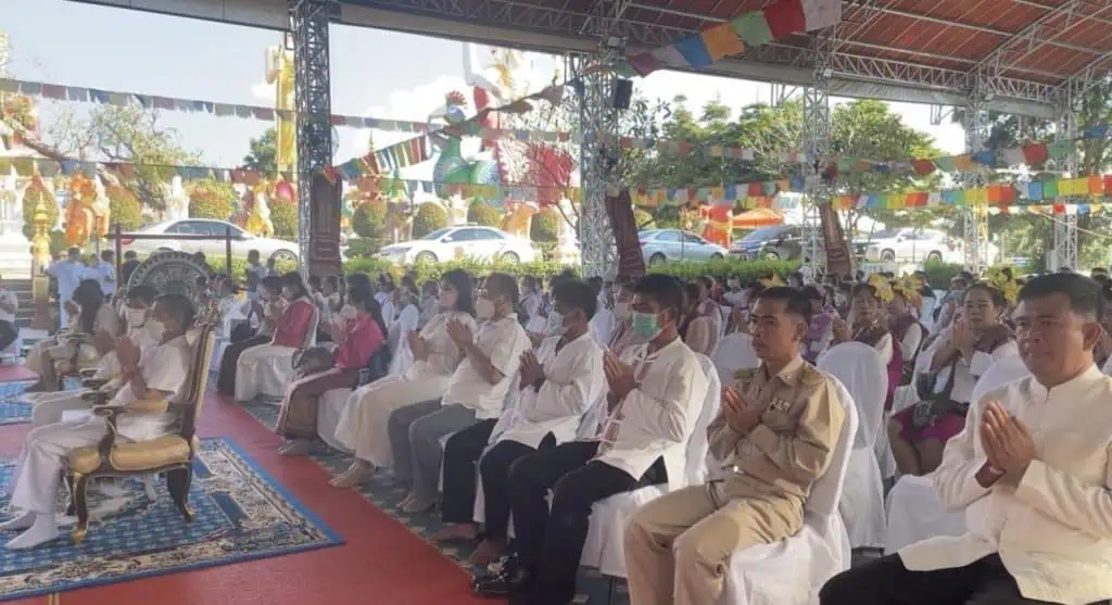 พระครูบาอริยชาติ อริยจิตโต เจ้าอาวาสวัดแสงแก้วโพธิญาณ จัดงานทำบุญ ทอดกฐินตกค้าง 99 วัด