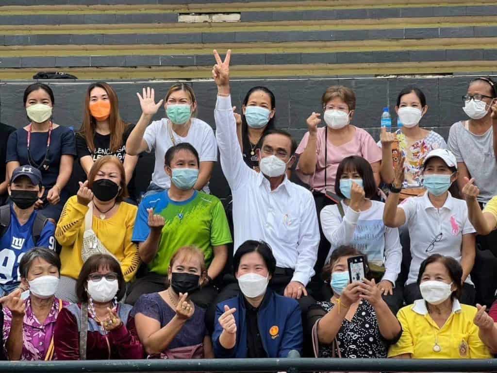 "บิ๊กตู่"ดอดลงพื้นที่คลองจั่น-บางกะปิ ชูผลงานเอเปคทำเพื่ออนาคตลูกหลาน "บิ๊กตู่"ดอดลงพื้นที่คลองจั่น-บางกะปิ ชูผลงานเอเปคทำเพื่ออนาคตลูกหลาน