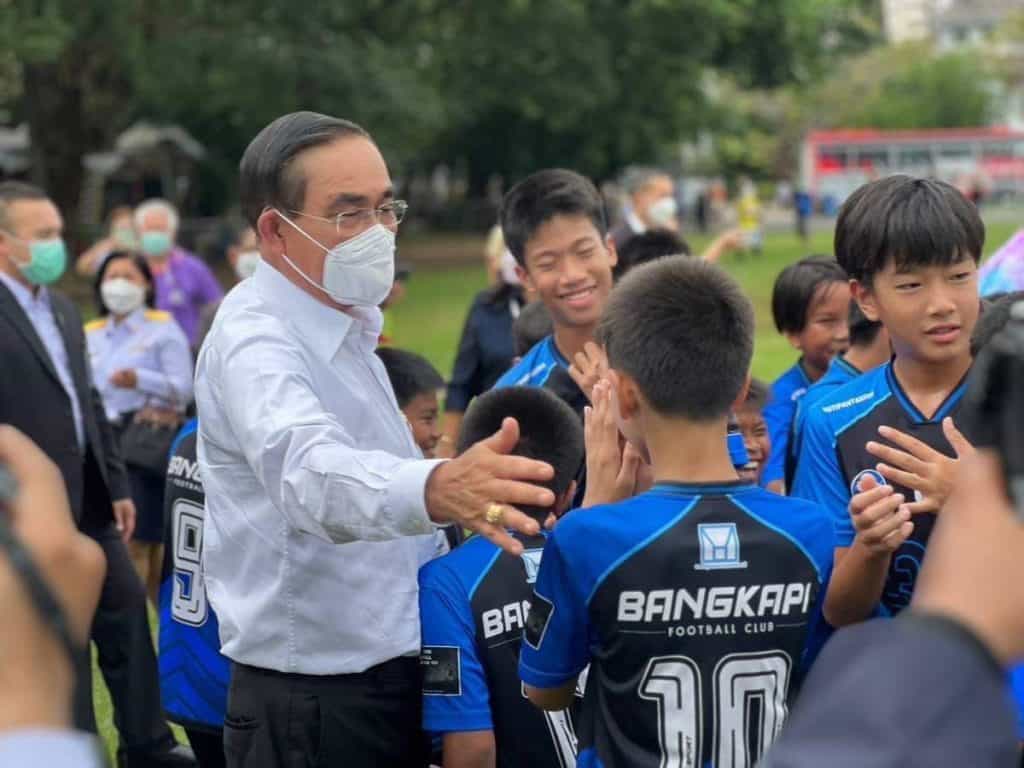 "บิ๊กตู่"ดอดลงพื้นที่คลองจั่น-บางกะปิ ชูผลงานเอเปคทำเพื่ออนาคตลูกหลาน "บิ๊กตู่"ดอดลงพื้นที่คลองจั่น-บางกะปิ ชูผลงานเอเปคทำเพื่ออนาคตลูกหลาน