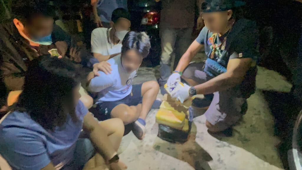 รวบ 2 ผัวเมีย เอเย่นต์รายใหญ่ภาคกลาง เช่าโกดังซุกยาบ้า4ล้านเม็ด รวบ 2 ผัวเมีย เอเย่นต์รายใหญ่ภาคกลาง เช่าโกดังซุกยาบ้า4ล้านเม็ด