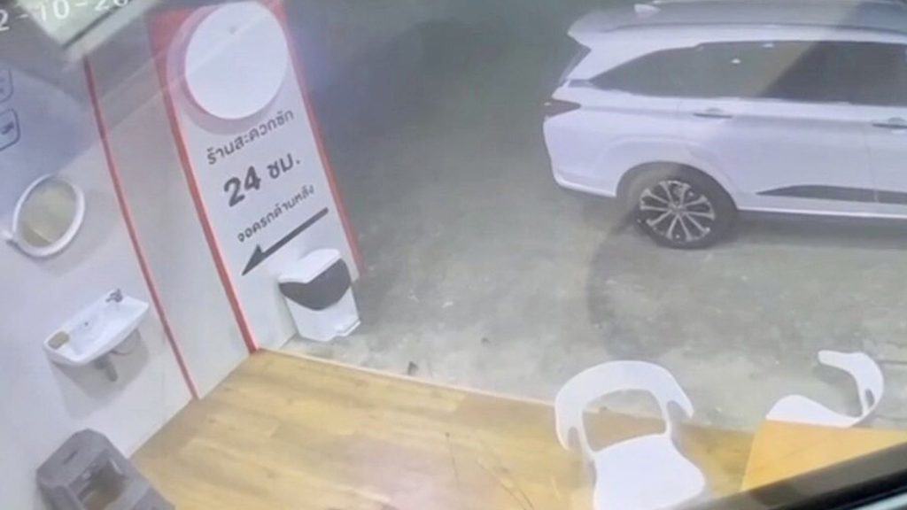 ตำรวจเตรียมเรียกคู่รัก แอบทำอนาจารกลางร้านซักผ้าหยอดเหรียญ 24 ชม. ตำรวจเตรียมเรียกคู่รัก แอบทำอนาจารกลางร้านซักผ้าหยอดเหรียญ 24 ชม.