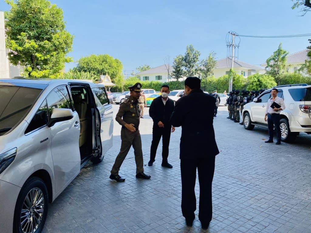 "บิ๊กโจ๊ก" พร้อม ป.ป.ส. อายัดโรงแรมโยงตู้ห่าว มูลค่า 3 พันล้านบาท "บิ๊กโจ๊ก" พร้อม ป.ป.ส. อายัดโรงแรมโยงตู้ห่าว มูลค่า 3 พันล้านบาท