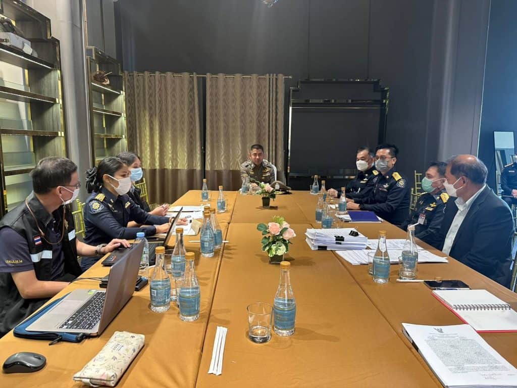 "บิ๊กโจ๊ก" พร้อม ป.ป.ส. อายัดโรงแรมโยงตู้ห่าว มูลค่า 3 พันล้านบาท "บิ๊กโจ๊ก" พร้อม ป.ป.ส. อายัดโรงแรมโยงตู้ห่าว มูลค่า 3 พันล้านบาท