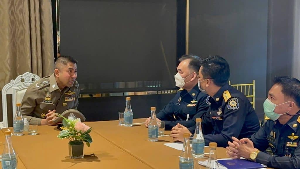 "บิ๊กโจ๊ก" พร้อม ป.ป.ส. อายัดโรงแรมโยงตู้ห่าว มูลค่า 3 พันล้านบาท "บิ๊กโจ๊ก" พร้อม ป.ป.ส. อายัดโรงแรมโยงตู้ห่าว มูลค่า 3 พันล้านบาท