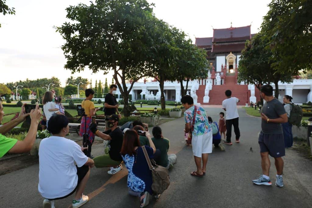 พระอาทิตย์ฉายแสงลอดประตูหอคำหลวง ตื่นตามหัศจรรย์ธรรมชาติ พระอาทิตย์ฉายแสงลอดประตูหอคำหลวง ตื่นตามหัศจรรย์ธรรมชาติ