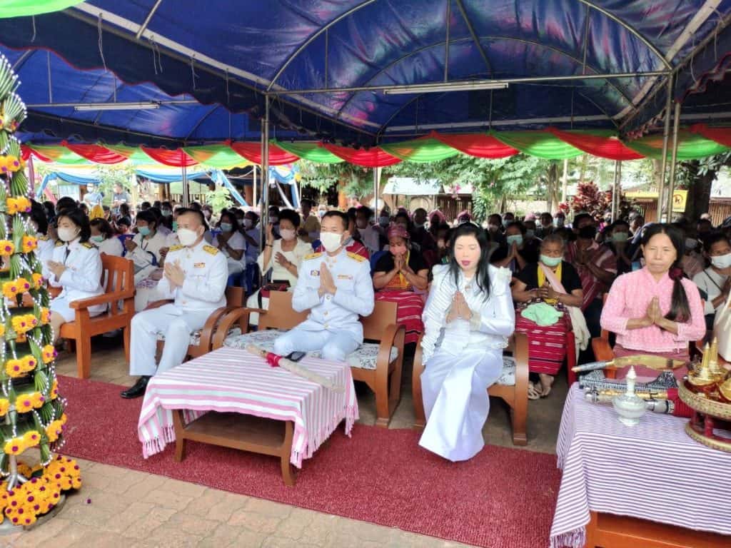 ชาวอ.กัลยาณิวัฒนา อิ่มบุญ ร่วมพิธีปิดทองฝั่งลูกนิมิต "วัดจันทร์" ชาวอ.กัลยาณิวัฒนา อิ่มบุญ ร่วมพิธีปิดทองฝั่งลูกนิมิต "วัดจันทร์"