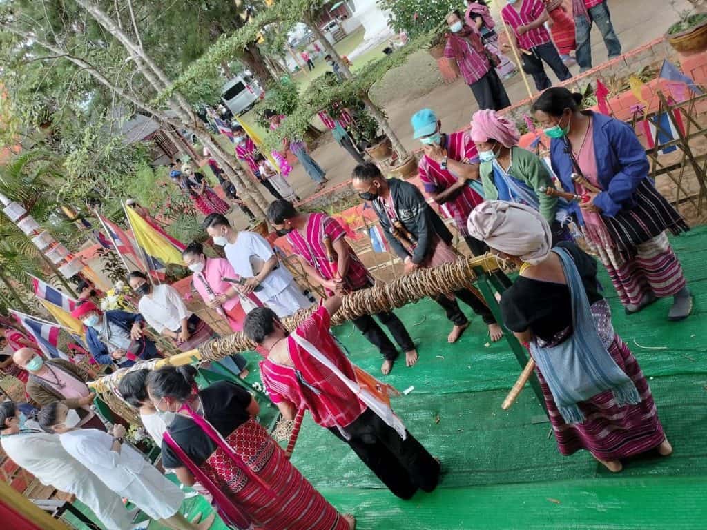 ชาวอ.กัลยาณิวัฒนา อิ่มบุญ ร่วมพิธีปิดทองฝั่งลูกนิมิต "วัดจันทร์" ชาวอ.กัลยาณิวัฒนา อิ่มบุญ ร่วมพิธีปิดทองฝั่งลูกนิมิต "วัดจันทร์"