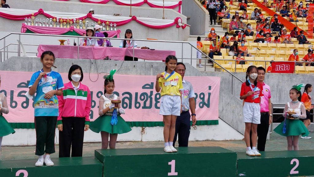 จัดใหญ่ไม่แพ้กีฬาระดับชาติ อนุบาลเชียงใหม่จัดกีฬาสีวิ่งแข่งสนาม 700 ปี จัดใหญ่ไม่แพ้กีฬาระดับชาติ อนุบาลเชียงใหม่จัดกีฬาสีวิ่งแข่งสนาม 700 ปี