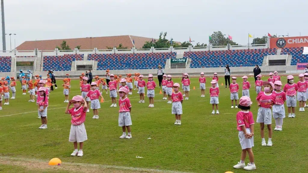 จัดใหญ่ไม่แพ้กีฬาระดับชาติ อนุบาลเชียงใหม่จัดกีฬาสีวิ่งแข่งสนาม 700 ปี