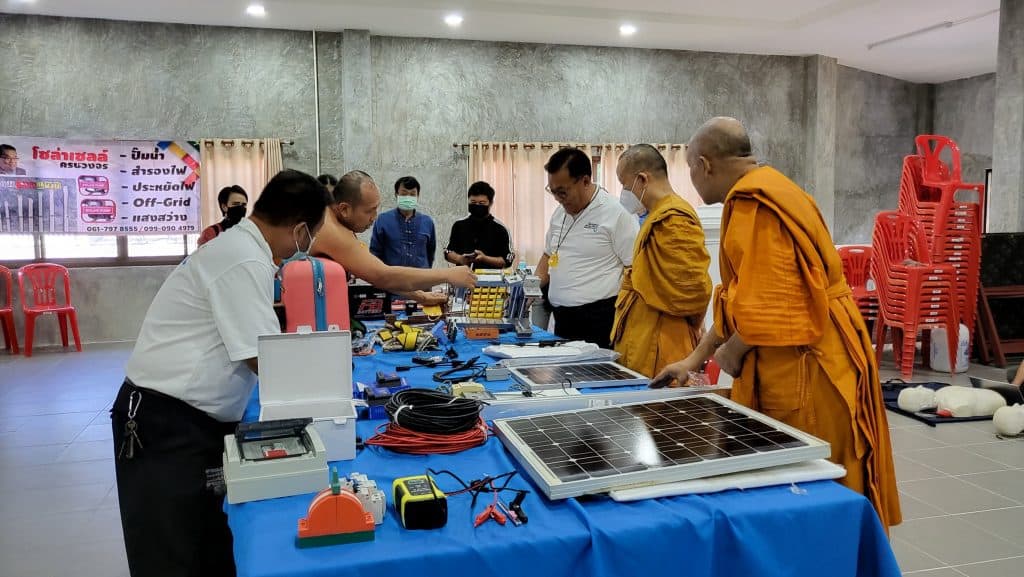 เชิญทำบุญ 9 บาท 9 วัด 9 รร. ช่วยวัด - รร.ค้างค่าไฟฟ้า มาใช้โซล่าเซลล์ เชิญทำบุญ 9 บาท 9 วัด 9 รร. ช่วยวัด - รร.ค้างค่าไฟฟ้า มาใช้โซล่าเซลล์