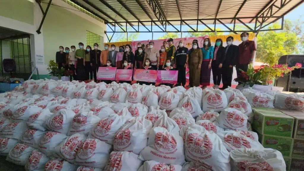 มูลนิธิร่วมกตัญญูร่วมส่งความสุข ร่วมฟื้นฟูหลังน้ำลด ให้ชาวศรีสะเกษ