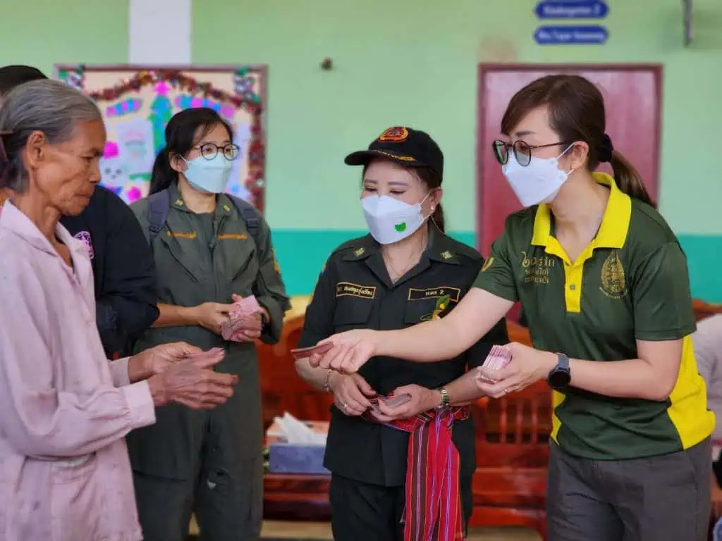 มูลนิธิร่วมกตัญญูร่วมส่งความสุข ร่วมฟื้นฟูหลังน้ำลด ให้ชาวศรีสะเกษ