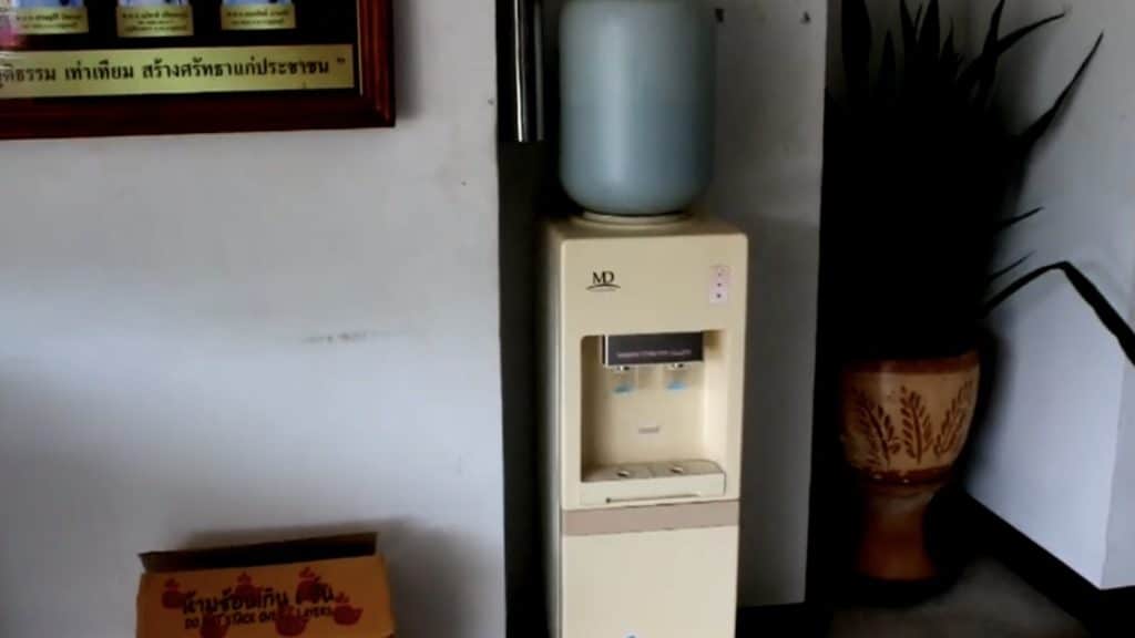 ไล่ล่า“เพชร หนองกุ่ม”ผู้ต้องหาออกอุบายหลอก ตร.ก่อนวิ่งหนีออกจากโรงพัก ไล่ล่า“เพชร หนองกุ่ม”ผู้ต้องหาออกอุบายหลอก ตร.ก่อนวิ่งหนีออกจากโรงพัก