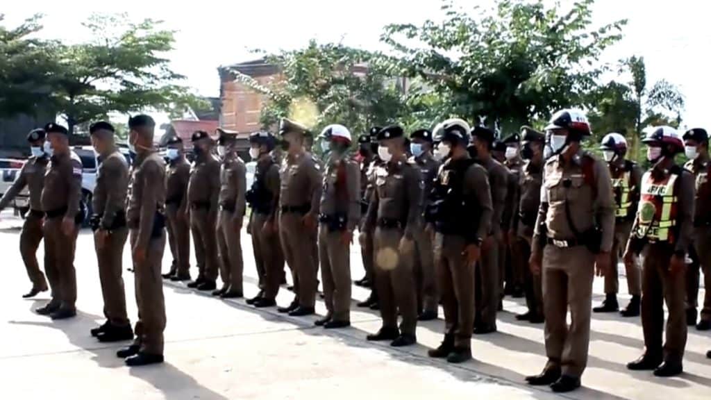 ไล่ล่า“เพชร หนองกุ่ม”ผู้ต้องหาออกอุบายหลอก ตร.ก่อนวิ่งหนีออกจากโรงพัก ไล่ล่า“เพชร หนองกุ่ม”ผู้ต้องหาออกอุบายหลอก ตร.ก่อนวิ่งหนีออกจากโรงพัก