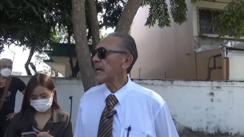 "ชูวิทย์" หอบเอกสารมอบอัยการ แฉ จีนเทาจ่ายคนละ5ล้าน เหมาเครื่องหนี "ชูวิทย์" หอบเอกสารมอบอัยการ แฉ จีนเทาจ่ายคนละ5ล้าน เหมาเครื่องหนี