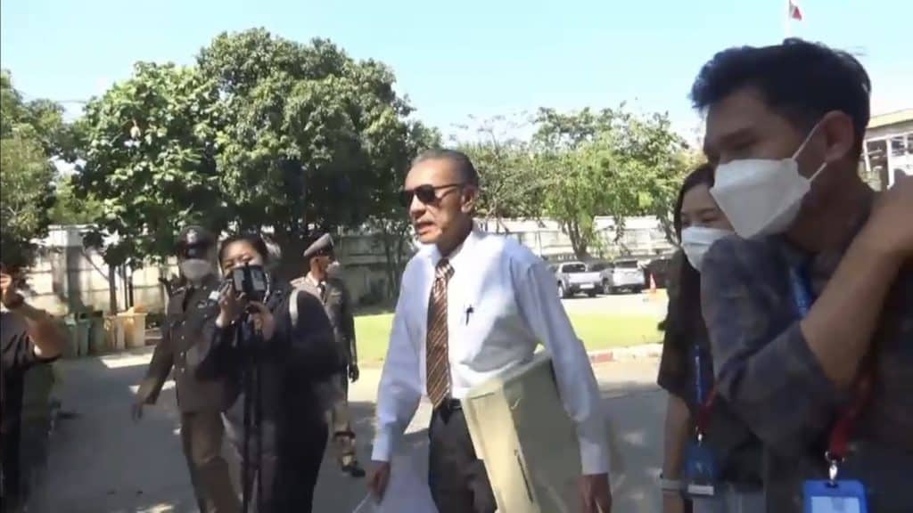 "ชูวิทย์" หอบเอกสารมอบอัยการ แฉ จีนเทาจ่ายคนละ5ล้าน เหมาเครื่องหนี "ชูวิทย์" หอบเอกสารมอบอัยการ แฉ จีนเทาจ่ายคนละ5ล้าน เหมาเครื่องหนี