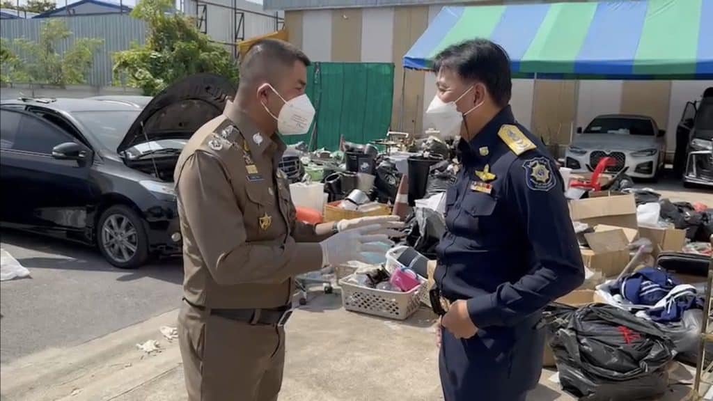 ตร.เปิดรถของกลาง "ผับจินหลิน" 11 คัน พบรถตู้หลาน“ตู้ห่าว”โรลส์รอยซ์หรู 50 ล้าน ตร.เปิดรถของกลาง "ผับจินหลิน" 11 คัน พบรถตู้หลาน“ตู้ห่าว”โรลส์รอยซ์หรู 50 ล้าน