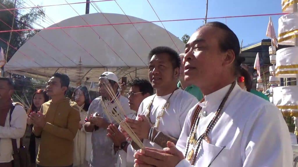 สายมูชาวจีน แห่ขอพร "พญาสี่หูห้าตา" เทพเจ้าโชคลาภแห่งล้านนา สายมูชาวจีน แห่ขอพร "พญาสี่หูห้าตา" เทพเจ้าโชคลาภแห่งล้านนา