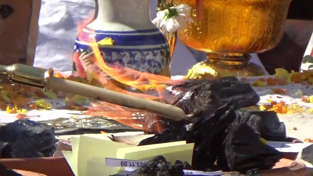 สายมูชาวจีน แห่ขอพร "พญาสี่หูห้าตา" เทพเจ้าโชคลาภแห่งล้านนา สายมูชาวจีน แห่ขอพร "พญาสี่หูห้าตา" เทพเจ้าโชคลาภแห่งล้านนา