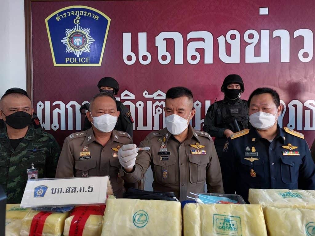 ตร.ภาค 5 รวบขบวนการขนยานรกกว่า 2.2 ล้านเม็ด ตร.ภาค 5 รวบขบวนการขนยานรกกว่า 2.2 ล้านเม็ด