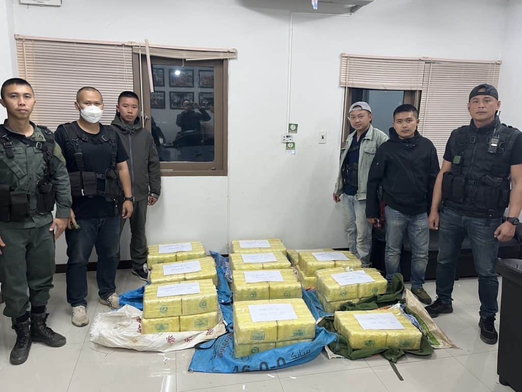 ตร.ภาค 5 รวบขบวนการขนยานรกกว่า 2.2 ล้านเม็ด ตร.ภาค 5 รวบขบวนการขนยานรกกว่า 2.2 ล้านเม็ด