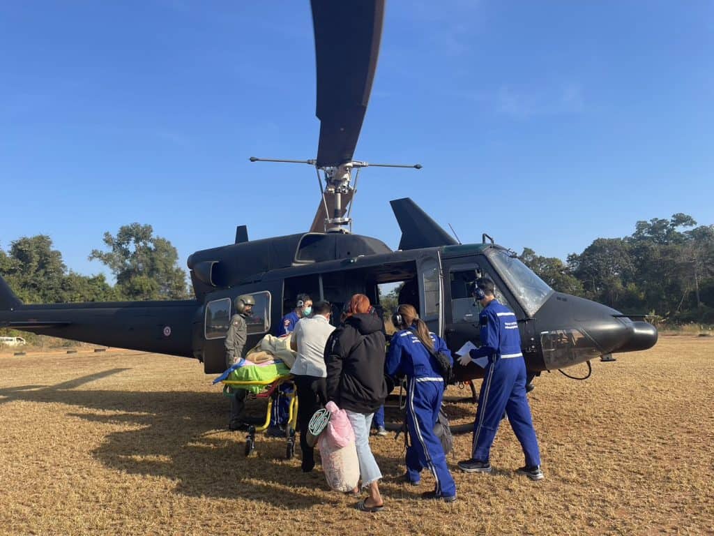 ผาเมือง ช่วยเหลือผู้ป่วยวิกฤตในพื้นที่ห่างไกล ผาเมือง ช่วยเหลือผู้ป่วยวิกฤตในพื้นที่ห่างไกล