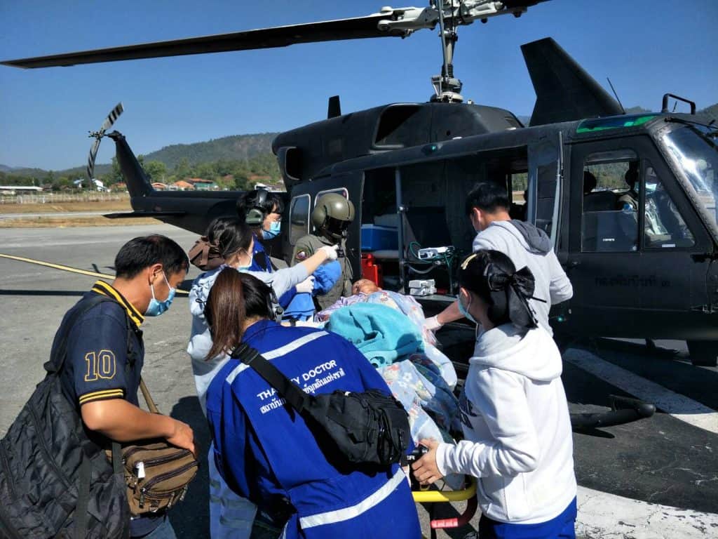 ผาเมือง จัดเฮลิคอปเตอร์ ช่วยผู้ป่วยฉุกเฉิน ผาเมือง จัดเฮลิคอปเตอร์ ช่วยผู้ป่วยฉุกเฉิน