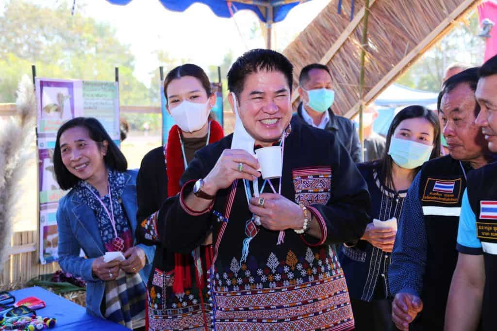 งานปีใหม่อิ้วเมี่ยน 2566 คึกคัก "ธรรมนัส" สวมชุดชนเผ่าร่วมงาน งานปีใหม่อิ้วเมี่ยน 2566 คึกคัก "ธรรมนัส" สวมชุดชนเผ่าร่วมงาน