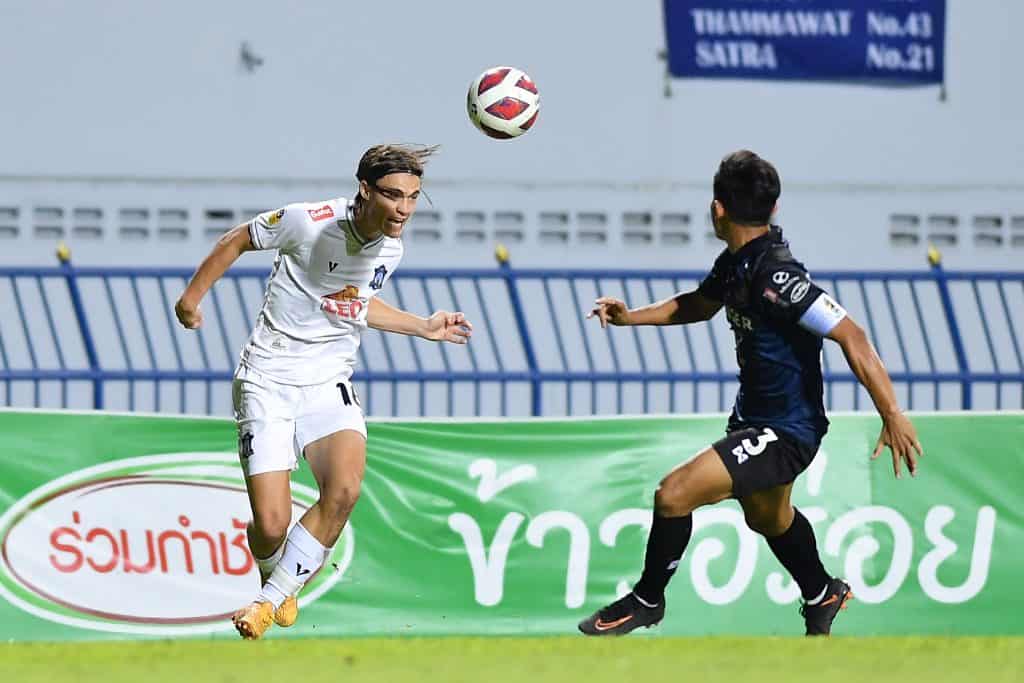 "พยัคฆ์" บุกพ่าย "ม้านิลมังกร" "พยัคฆ์" บุกพ่าย "ม้านิลมังกร"