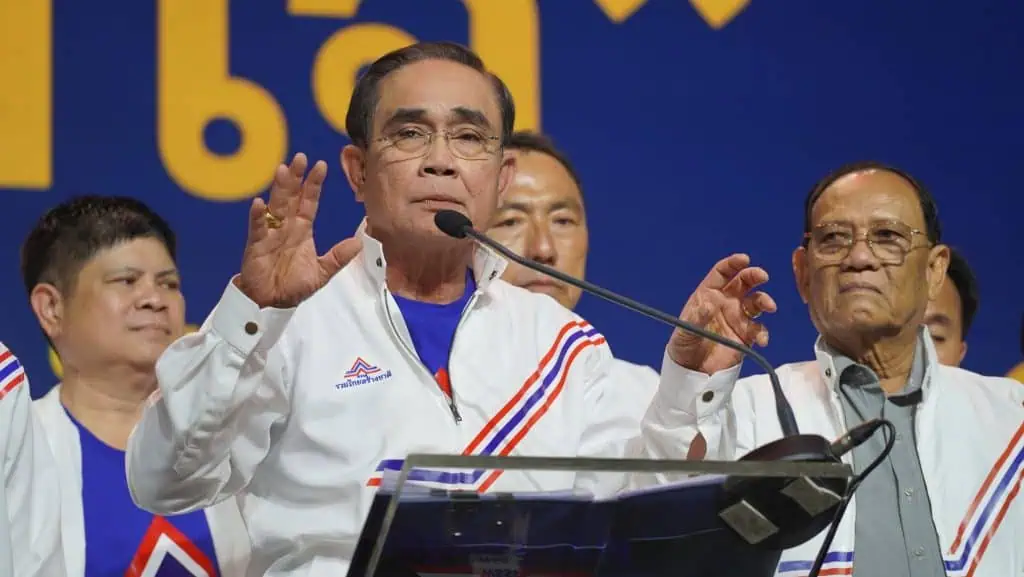 พรรครวมไทยสร้างชาติ เปิดตัว “พลเอกประยุทธ์” ยิ่งใหญ่ ลั่นไม่ได้อยากเป็นใหญ่ แต่ขอไปต่อ อ้างงานยังไม่จบ โชว์ศักยภาพนักการเมืองรุ่นใหญ่ -รุ่นใหม่ จับมือทำงานเพื่อบ้านเมือง