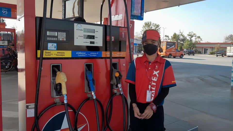 หนุ่มขับเก๋งเติมน้ำมันเต็มถัง ก่อนซิ่งหนี เชิดเงิน 1600 บาท หนุ่มขับเก๋งเติมน้ำมันเต็มถัง ก่อนซิ่งหนี เชิดเงิน 1600 บาท