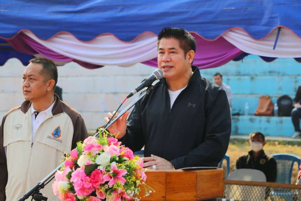 ร.อ.ธรรมนัส โชว์นั่งสามล้อถีบโบราณ ร่วมเชียร์ให้กำลังใจแข่งขันกีฬาองค์กรปกครองส่วนท้องถิ่นฯ พะเยา ชาวบ้านชูป้าย 'เรารักผู้กอง' คึกคัก ร.อ.ธรรมนัส โชว์นั่งสามล้อถีบโบราณ ร่วมเชียร์ให้กำลังใจแข่งขันกีฬาองค์กรปกครองส่วนท้องถิ่นฯ พะเยา ชาวบ้านชูป้าย 'เรารักผู้กอง' คึกคัก