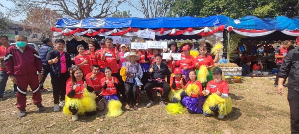 ร.อ.ธรรมนัส โชว์นั่งสามล้อถีบโบราณ ร่วมเชียร์ให้กำลังใจแข่งขันกีฬาองค์กรปกครองส่วนท้องถิ่นฯ พะเยา ชาวบ้านชูป้าย 'เรารักผู้กอง' คึกคัก ร.อ.ธรรมนัส โชว์นั่งสามล้อถีบโบราณ ร่วมเชียร์ให้กำลังใจแข่งขันกีฬาองค์กรปกครองส่วนท้องถิ่นฯ พะเยา ชาวบ้านชูป้าย 'เรารักผู้กอง' คึกคัก