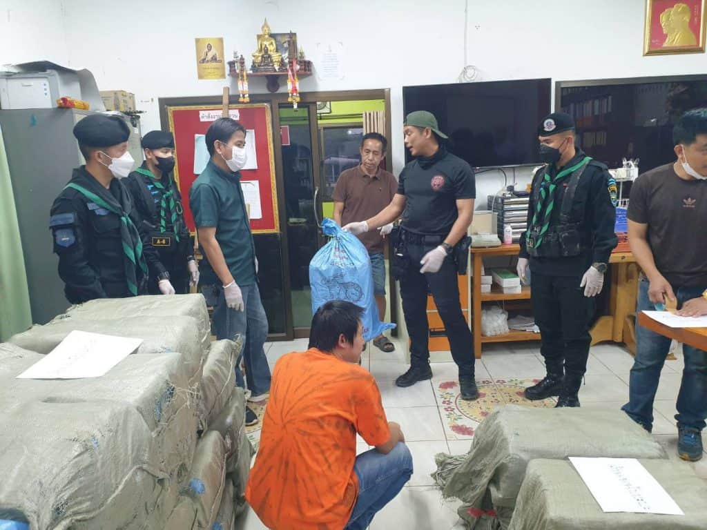 ผาเมือง ยึดยาบ้า 6 ล้านเม็ด ชายแดนแม่จัน ผาเมือง ยึดยาบ้า 6 ล้านเม็ด ชายแดนแม่จัน