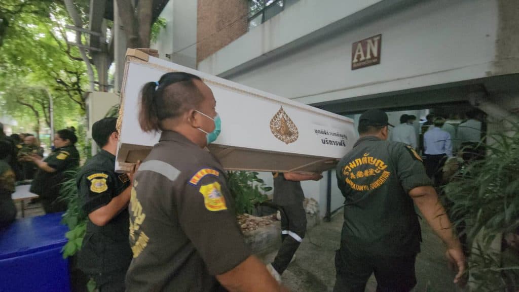 "ร่วมกตัญญู" อนุเคราะห์โลงศพบรรจุร่างอาจารย์ ฌาปนกิจในเบื้องต้น "ร่วมกตัญญู" อนุเคราะห์โลงศพบรรจุร่างอาจารย์ ฌาปนกิจในเบื้องต้น